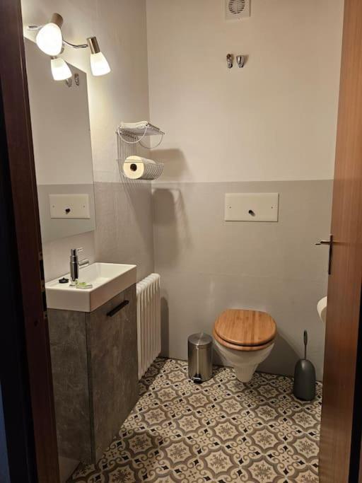 Grosse Ferienwohnung Am Waldrand シェーナウ エクステリア 写真